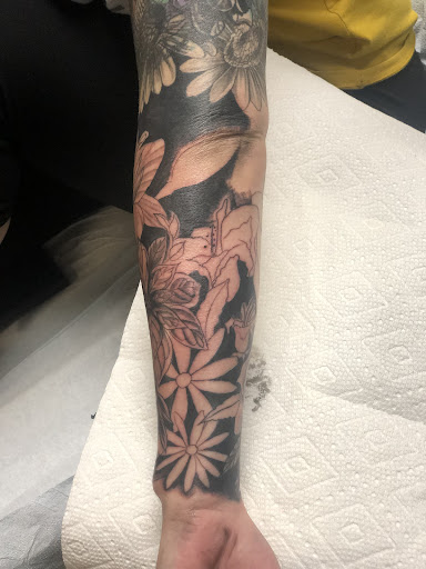 Explore traditional knee tattoo ideas, creative tattoo ideas in Spokane, available at Platinum Rose Tattoo Studio