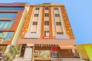 OYO Flagship Grand Aarvi Suites Near Nexus Hyderabad image