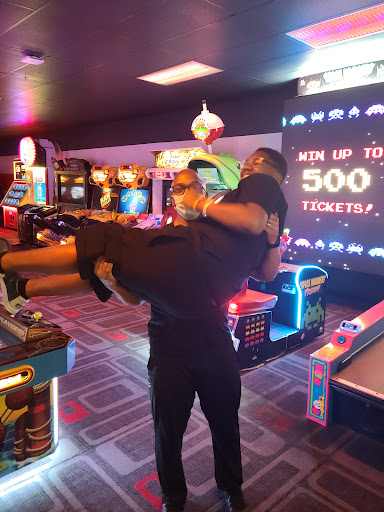 Bowling Alley «Brunswick Zone Thousand Oaks Bowl», reviews and photos, 4330 Thousand Oaks, San Antonio, TX 78217, USA