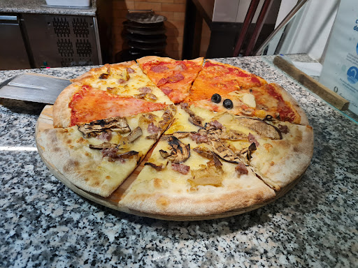 Fonti del Clitunno - Ristorante Pizzeria e wine bar in Fonti del Clitunno, Provincia di Perugia