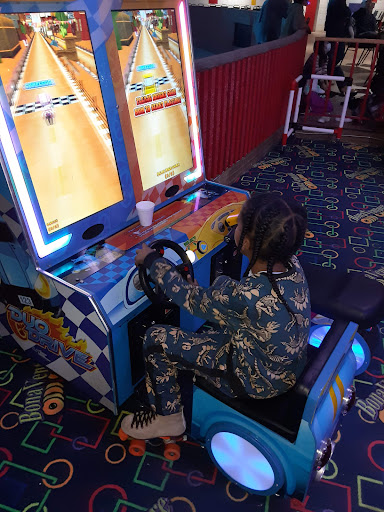 Roller Skating Rink «Bonaventure Always Family Friendly Skating Center And Birthday Parties», reviews and photos, 24505 Halsted Rd, Farmington Hills, MI 48335, USA