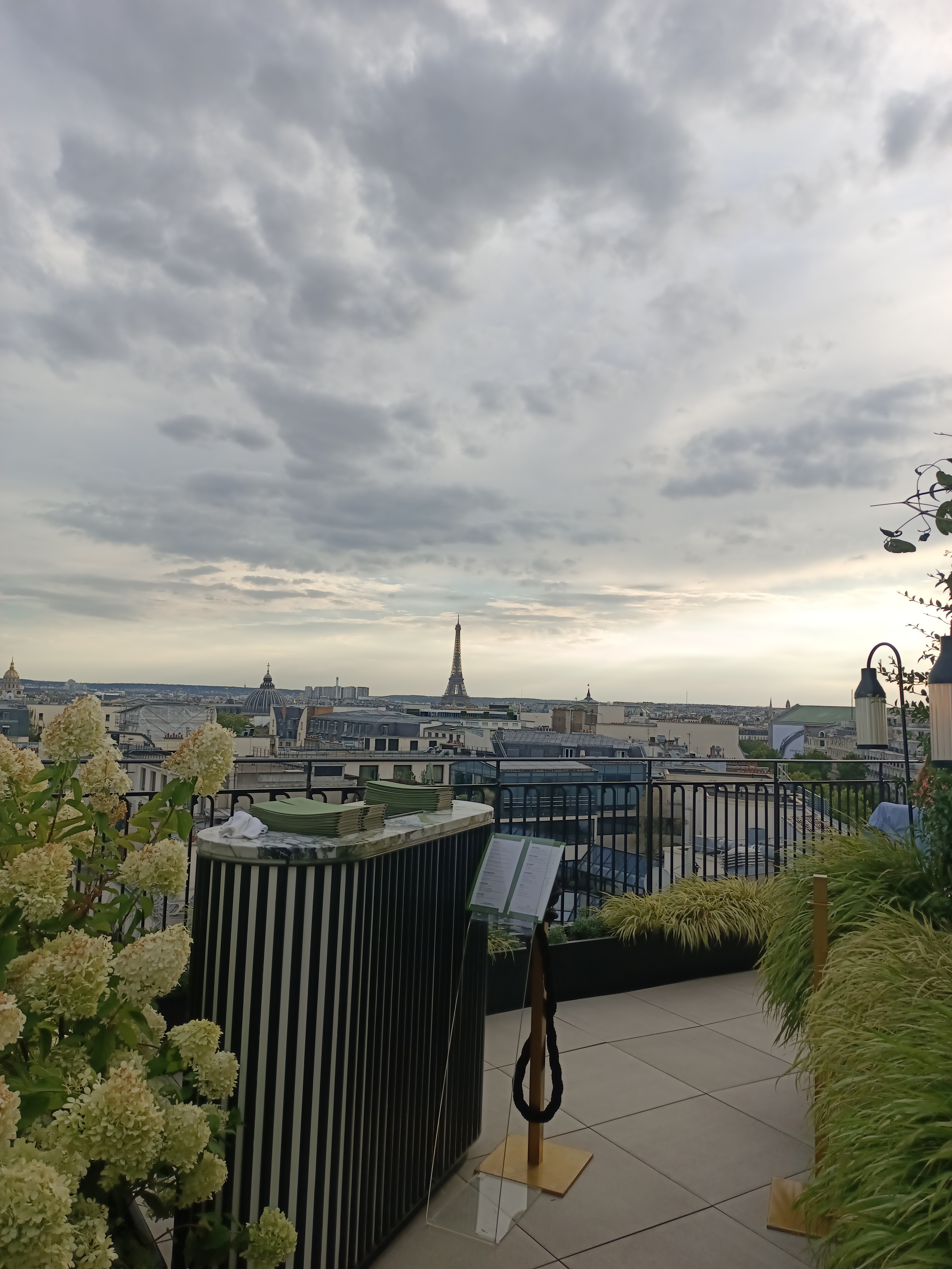 Photo n° 4 de l'avis de Parisienne. fait le 29/07/2022 à 20:47
