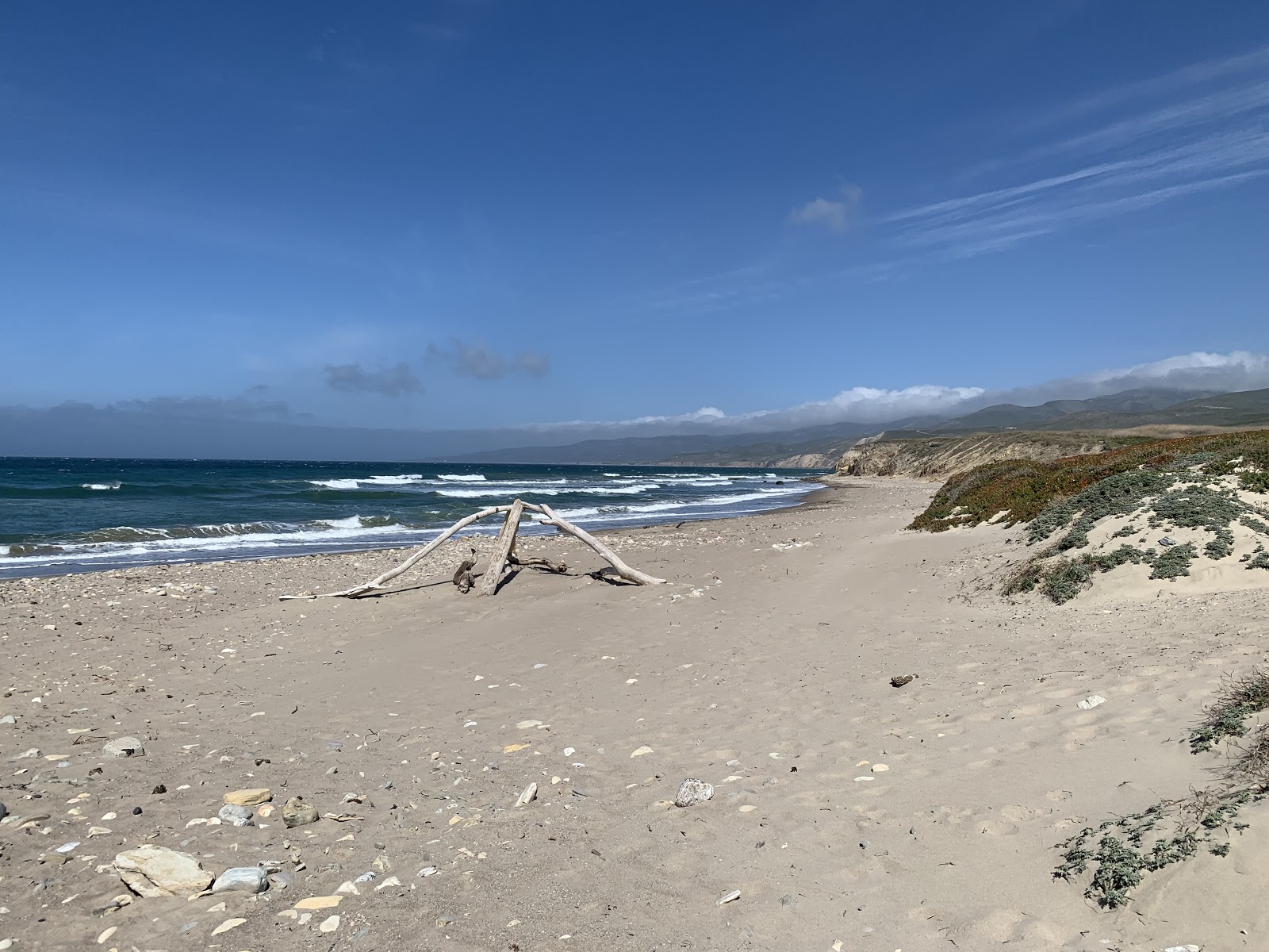 Photo de Jalama Beach protégé par des falaises