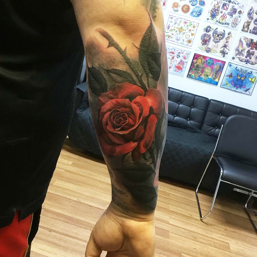 Tattoo Shop «Crossbones Tattoo & Piercings», reviews and photos, 19051 San Carlos Blvd #10, Fort Myers Beach, FL 33931, USA