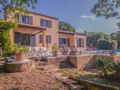 LA VILLA DU GARDON - COLLIAS - ACCÈS DIRECT A LA RIVIÈRE - VUE PANORAMIQUE SUR LES GORGES à Collias