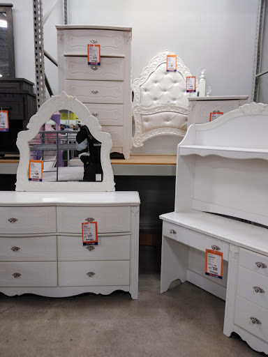 Furniture Store «Weekends Only Furniture & Mattress», reviews and photos, 8315 Center Run Dr, Indianapolis, IN 46250, USA