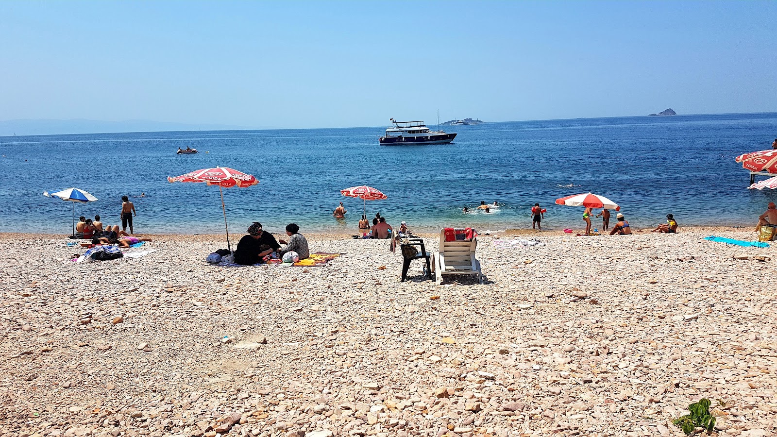 Foto di Kinaliada Plaj con abbastanza pulita livello di pulizia