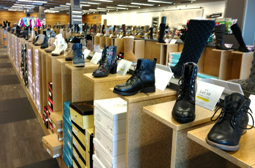 Shoe Store «DSW Designer Shoe Warehouse», reviews and photos, 6601 N Illinois St, Fairview Heights, IL 62208, USA