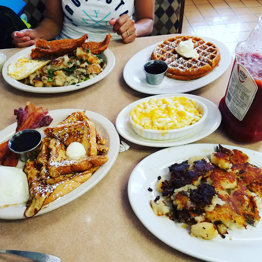 Day Day's BBQ & Waffle House