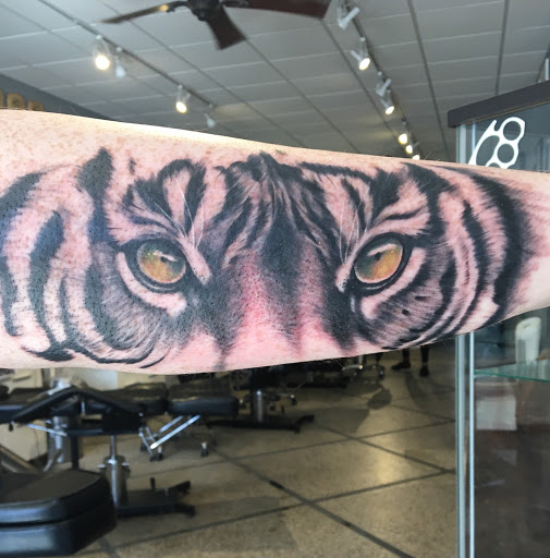 Tattoo Shop «Brass Knuckle Tattoo Studio», reviews and photos, 2817 Hennepin Ave, Minneapolis, MN 55408, USA