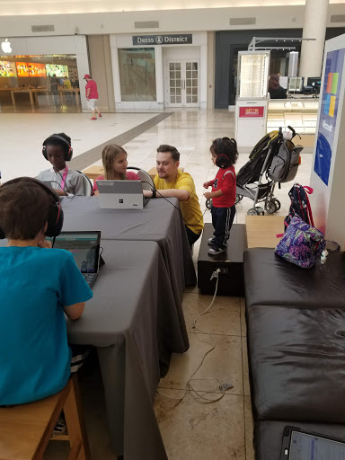 Computer Store «Microsoft Store - Cherry Creek Mall», reviews and photos, 3000 E 1st Ave, Denver, CO 80206, USA