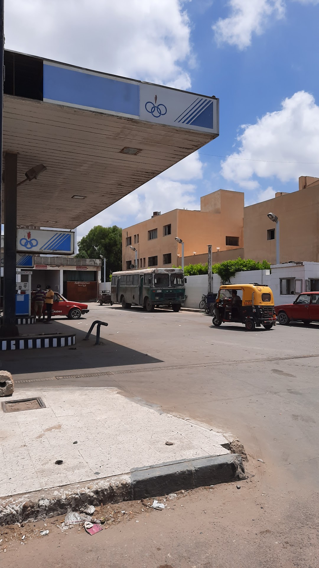 Cooperative petrol station