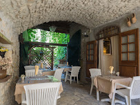 Atmosphère du Restaurant Auberge de Lagernate à Saint-Just-d'Ardèche - n°1