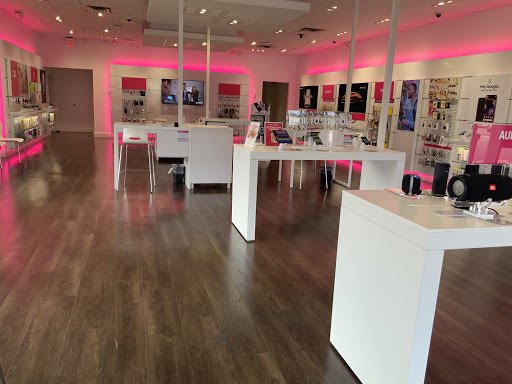 Cell Phone Store «T-Mobile», reviews and photos, 1460 University Ave W, St Paul, MN 55104, USA