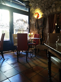 Atmosphère du Restaurant français Le Point d'Interrogation ? Restaurant Ardéchois depuis 1979 à Vallon-Pont-d'Arc - n°7