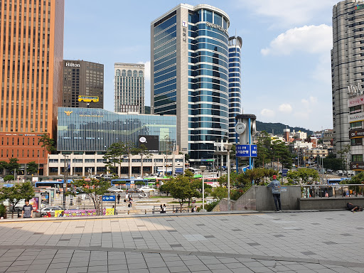 Lotte Outlets (Seoul Station)