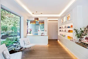 Clarins Beauty Spa image