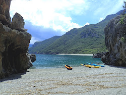 Photo de Plage de Charalambu situé dans une zone naturelle