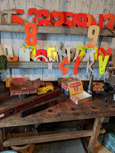 Antique Furniture Store «Hip and Humble», reviews and photos, 401 E Main St, Berryville, VA 22611, USA