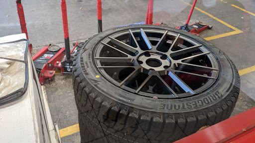 Tire Shop «Discount Tire Store - Kirkland, WA», reviews and photos, 12410 NE 124th St, Kirkland, WA 98034, USA