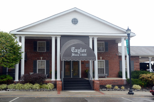 Funeral Home «Taylor Funeral Home Inc», reviews and photos, 214 N Main St, Dickson, TN 37055, USA