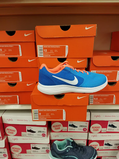 Shoe Store «Shoe Carnival», reviews and photos, 3271 Marketplace Dr, Council Bluffs, IA 51501, USA