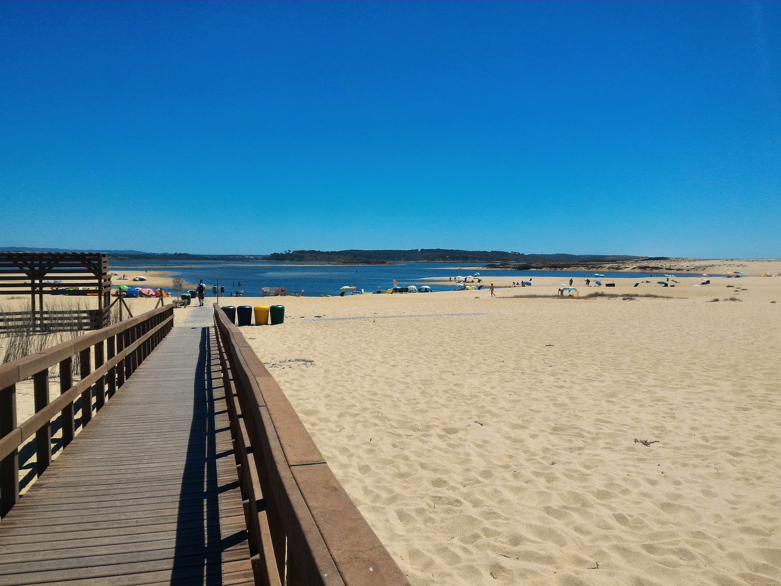 Foto von Santo Andre Beach mit langer gerader strand