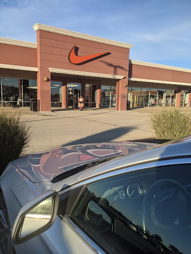 Clothing Store «Nike Factory Store», reviews and photos, 11211 120th Ave #80, Pleasant Prairie, WI 53158, USA
