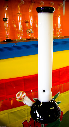 Tobacco Shop «The Bong Smoke Shop», reviews and photos, 225 Lancaster Dr SE, Salem, OR 97317, USA