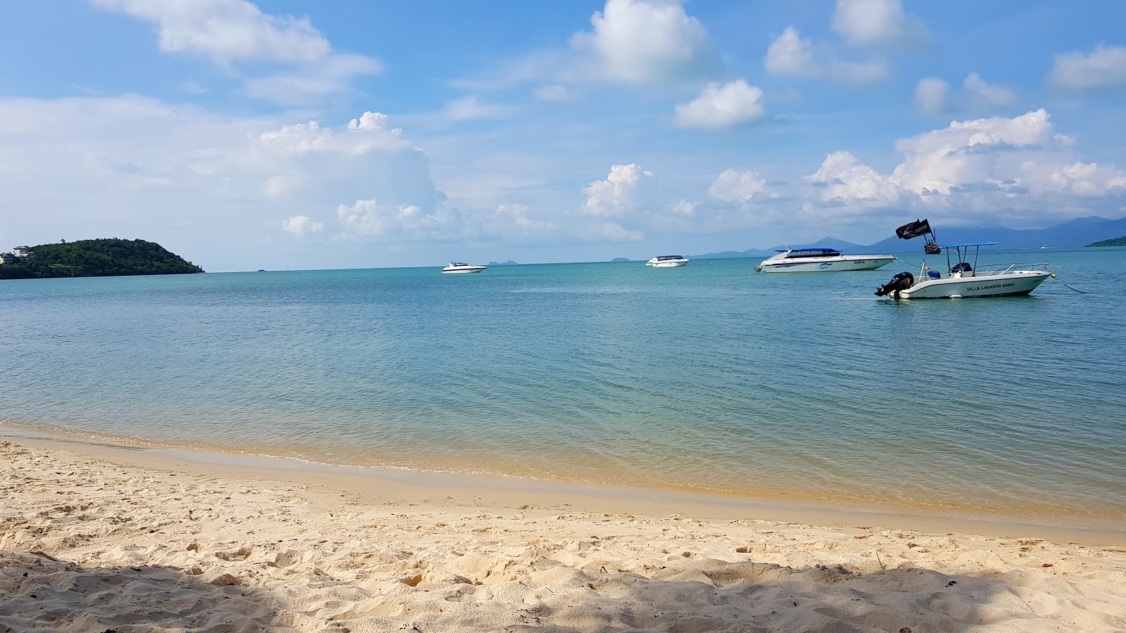 Photo of Hat Bang Rak with very clean level of cleanliness