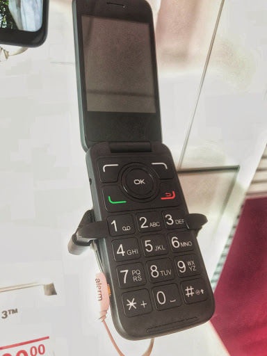 Cell Phone Store «T-Mobile», reviews and photos, 4630 Hoffman Blvd, Hoffman Estates, IL 60192, USA