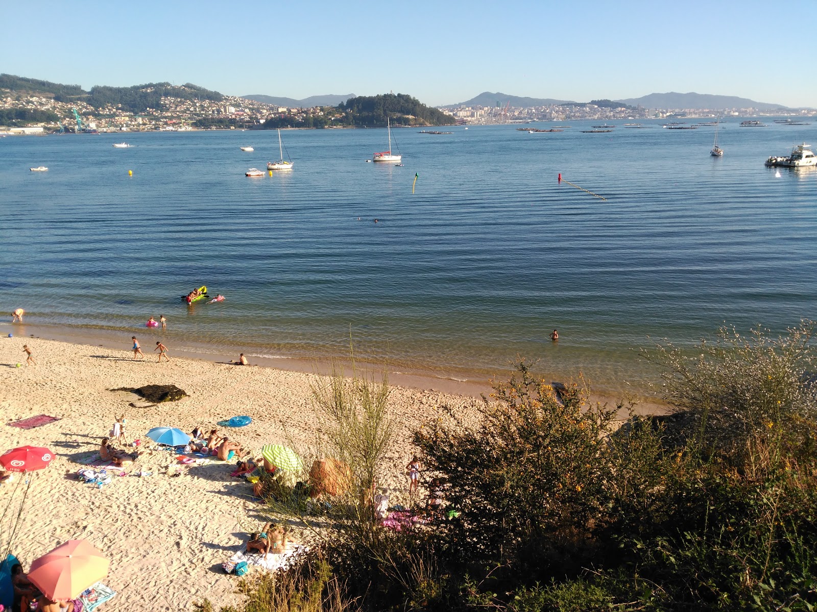 Foto de Playa Borna área de comodidades