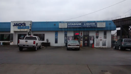 Liquor Store «Stadium Liquor Store», reviews and photos, 319 W 4th St, Covington, KY 41011, USA