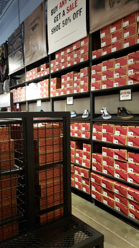 Shoe Store «Vans», reviews and photos, 10600 Quil Ceda Blvd #0660, Tulalip, WA 98271, USA