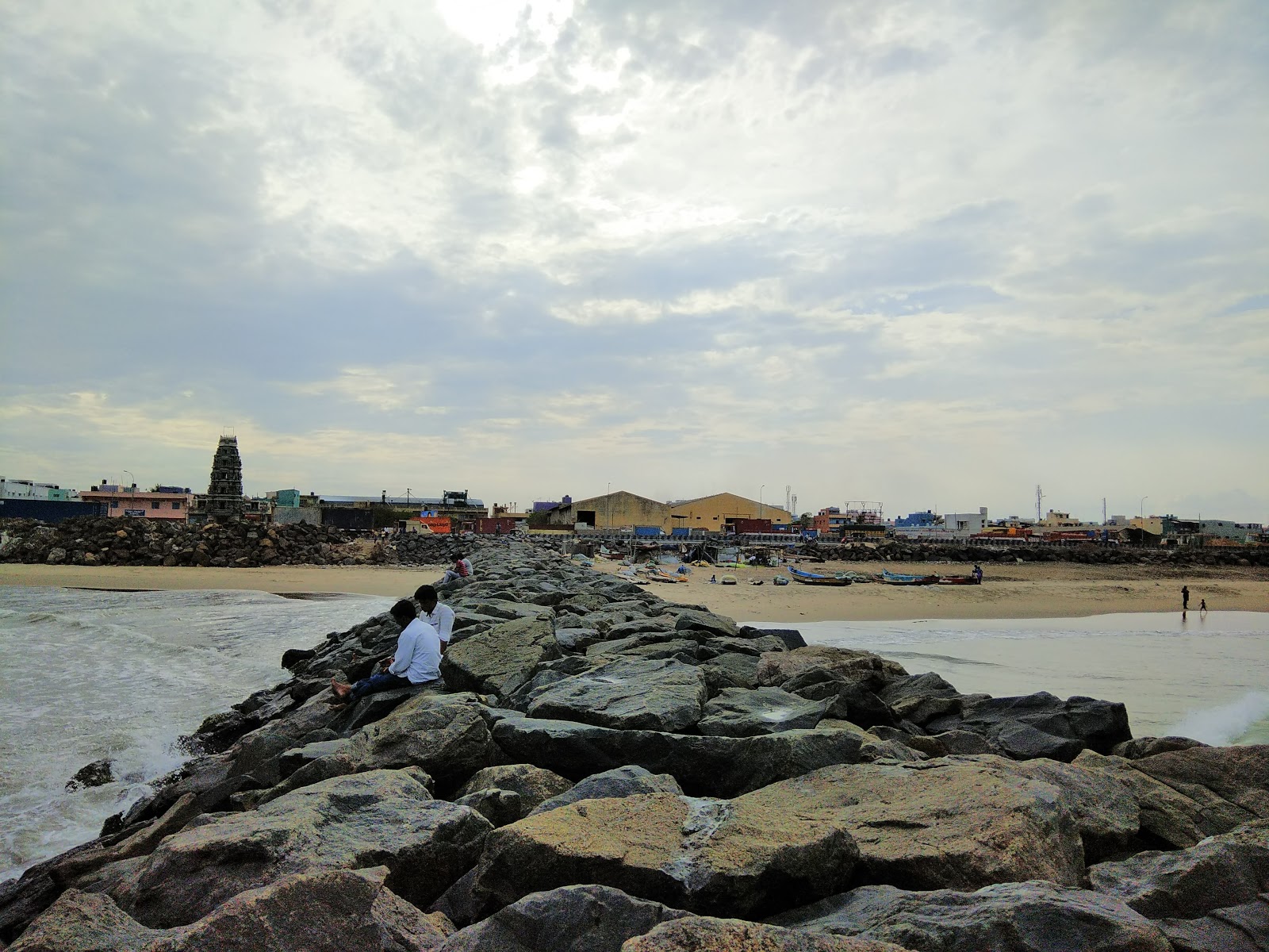 Foto van Tiruvottiyur Beach en de nederzetting