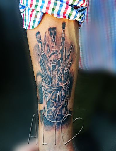 Tattoo Shop «Black Pearl Tattoo Studio & Gallery», reviews and photos, 509 Main St, Hyannis, MA 02601, USA