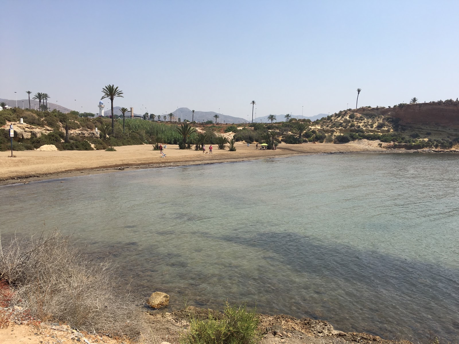 Foto van Playa Negra met blauw water oppervlakte