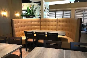 BB Lounge Restaurant (Hurontario & Eglinton) image
