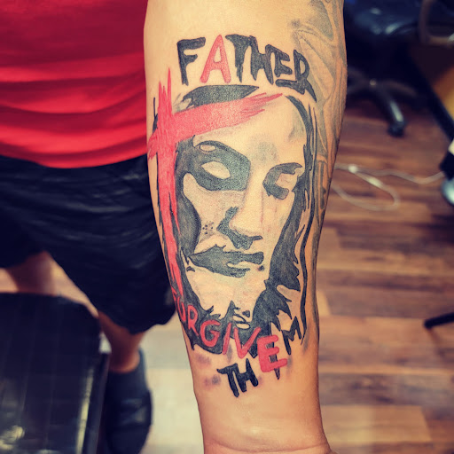 Tattoo Shop «Hollyweird Tattoos», reviews and photos, 569 GA-138, Jonesboro, GA 30236, USA