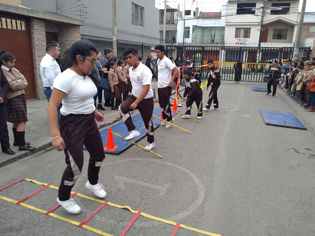 Opiniones de Monte Carmelo Private School en San Juan de Miraflores - Escuela