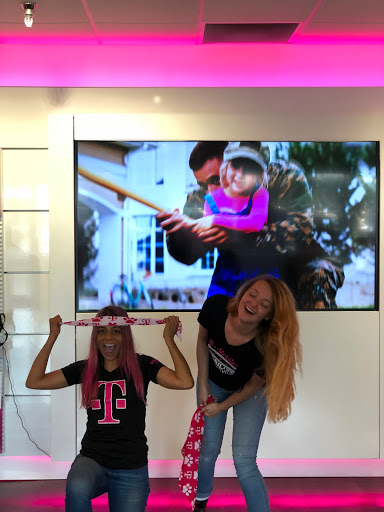 Cell Phone Store «T-Mobile», reviews and photos, 5691 Red Bug Lake Rd #11, Winter Springs, FL 32708, USA