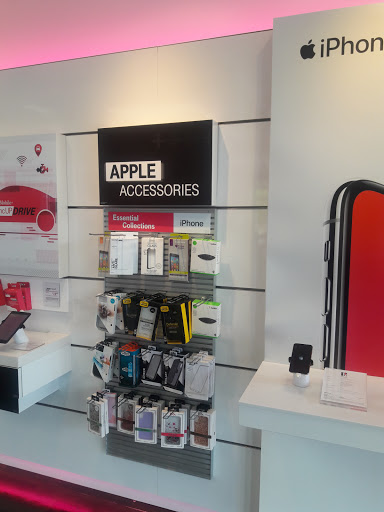 Cell Phone Store «T-Mobile», reviews and photos, 100 Promenade Pkwy A, Fayetteville, GA 30214, USA