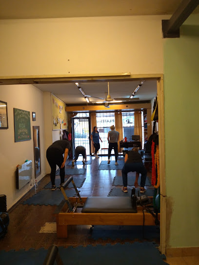 J & E PILATES TRAINING ( MULTIESPACIO)