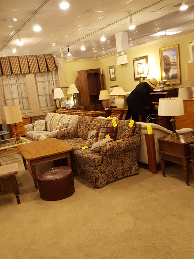 Thrift Store «Re-Uzit Shop of New Holland», reviews and photos, 707 W Main St, New Holland, PA 17557, USA