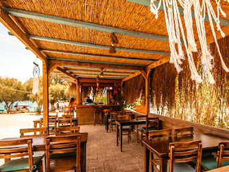 Ma'kara Bungalow Beach Restaurant