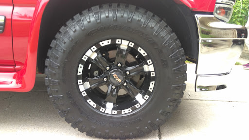 Tire Shop «Discount Tire Store - Homer Glen, IL», reviews and photos, 14011 S Bell Rd, Homer Glen, IL 60491, USA