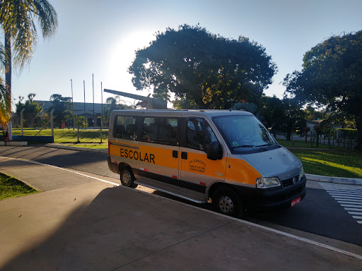 Logo da empresa - Tio Joelson e Tia Sandra - Transporte Escolar