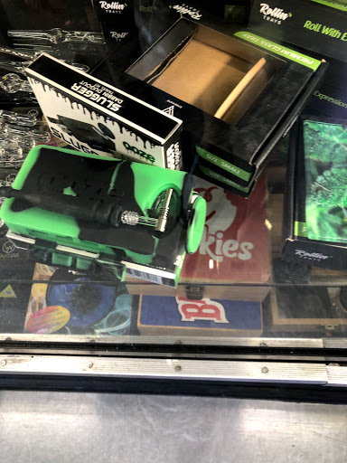 Tobacco Shop «Kazzaz Smoke Shop», reviews and photos, 6355 W Montrose Ave, Chicago, IL 60634, USA