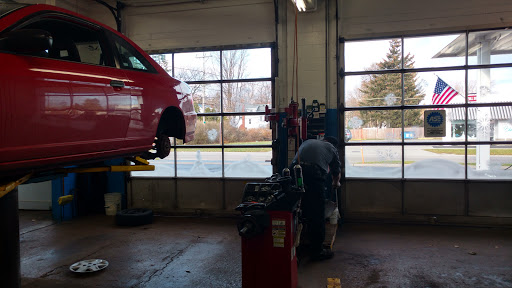 Auto Repair Shop «Courtesy Auto Repair», reviews and photos, 277 Culver Pkwy, Rochester, NY 14609, USA