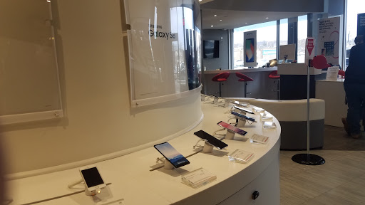 Cell Phone Store «Verizon Wireless, Ping Cellular», reviews and photos, 59 NY-59 #126, Monsey, NY 10952, USA